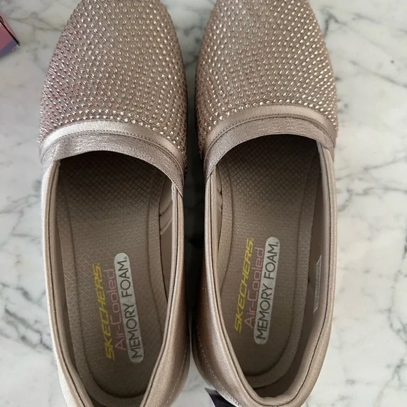 Skechers Taupe Rhinestone Slip-On Sneakers Women’s Memory Foam Size 9.5 - Picture 2 of 11